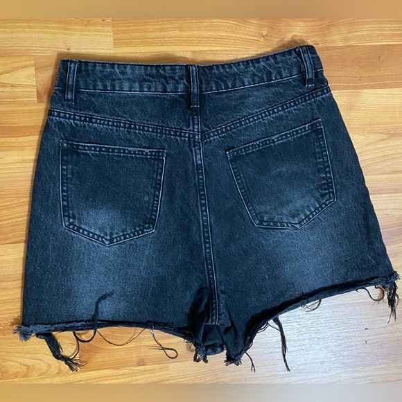 Shorts - Picture 2 of 6